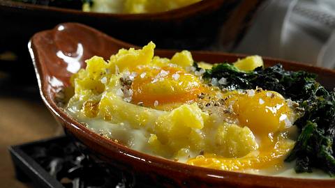 Gebackene Eier auf Kartoffelpüree und Spinat Rezept - Foto: Pretscher, Tillmann