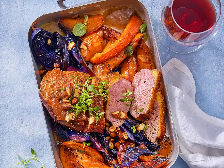Gebackene Entenbrust auf Rotkohl mit Orangensoße Rezept Gebackene Entenbrust auf Rotkohl mit Orangensoße Rezept