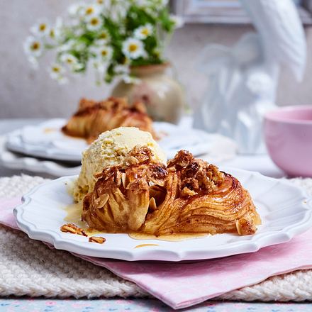 Gebackene Fächeräpfel mit Haferstreuseln (Hasselback) Rezept Gebackene Fächeräpfel mit Haferstreuseln (Hasselback) Rezept