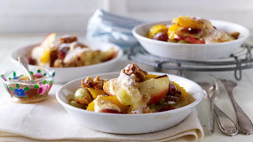 Gebackene Früchte mit Zabaione-Creme-fraiche Rezept - Foto: LECKER @ Bauer Media Group Gebackene Früchte mit Zabaione-Creme-fraiche Rezept - Foto: LECKER @ Bauer Media Group