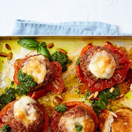 Gebackene Hackbällchen auf Tomaten Rezept