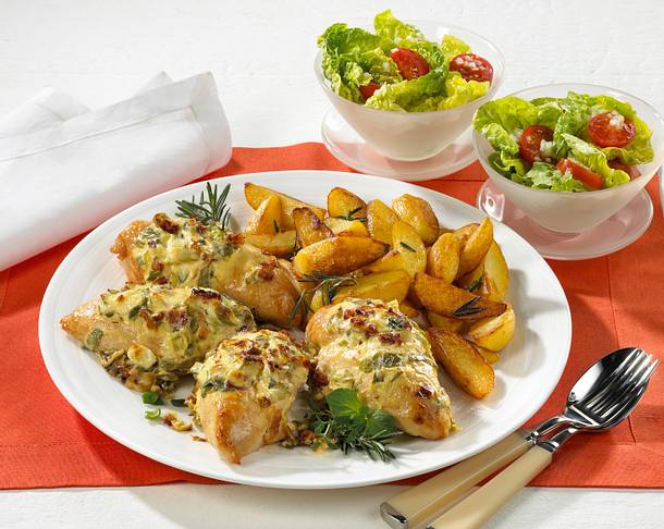 Gebackene Hähnchen-Krüstchen zu Röstkartoffeln Rezept Gebackene Hähnchen-Krüstchen zu Röstkartoffeln Rezept