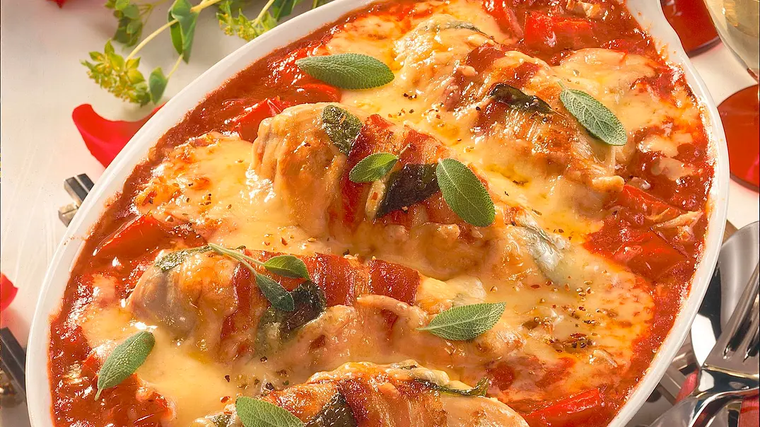 Gebackene Hähnchenfilets in Tomatensoße Rezept - Foto: LECKER @ Bauer Media Group Gebackene Hähnchenfilets in Tomatensoße Rezept - Foto: LECKER @ Bauer Media Group