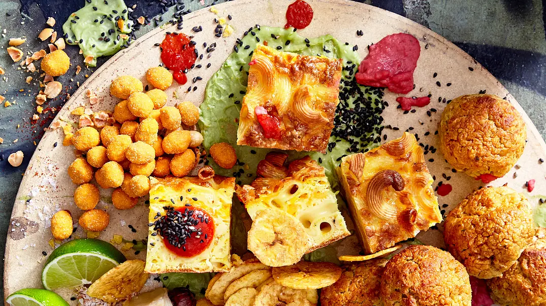Gebackene Mac-’n’-Cheese-Würfel Rezept - Foto: LECKER @ Bauer Media Group Gebackene Mac-’n’-Cheese-Würfel Rezept - Foto: LECKER @ Bauer Media Group