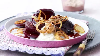 Gebackene Rote Bete mit Blue-Cheese-Dip Rezept - Foto: LECKER @ Bauer Media Group