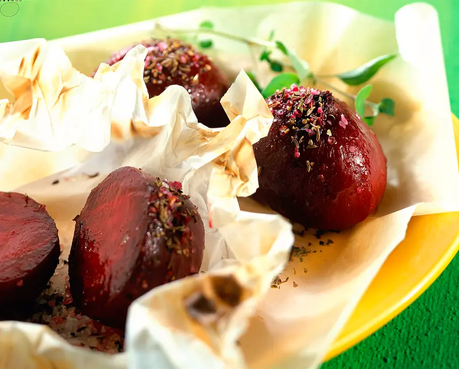 Gebackene rote Bete mit Schmand-Dip Rezept Gebackene rote Bete mit Schmand-Dip Rezept