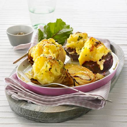 Gebackene Rote bete und Gemüsezwiebel mit Kartoffelpüree-Haube Rezept Gebackene Rote bete und Gemüsezwiebel mit Kartoffelpüree-Haube Rezept