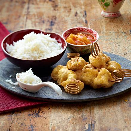 Gebackene Schweinefleischspieße mit süß-saurer Soße und Basmati-Reis Rezept Gebackene Schweinefleischspieße mit süß-saurer Soße und Basmati-Reis Rezept