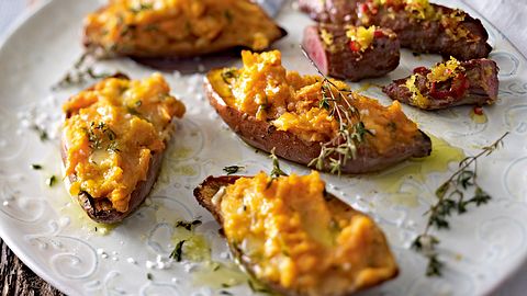 Gebackene Süßkartoffeln mit Taleggio und Zitronenlammfilet Rezept - Foto: House of Food / Bauer Food Experts KG