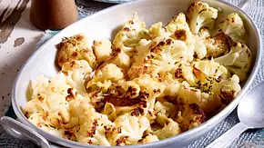 Gebackener Blumenkohl mit Käse Rezept - Foto: LECKER @ Bauer Media Group Gebackener Blumenkohl mit Käse Rezept - Foto: LECKER @ Bauer Media Group