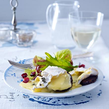 Gebackener Camembert auf Pumpernickel Rezept