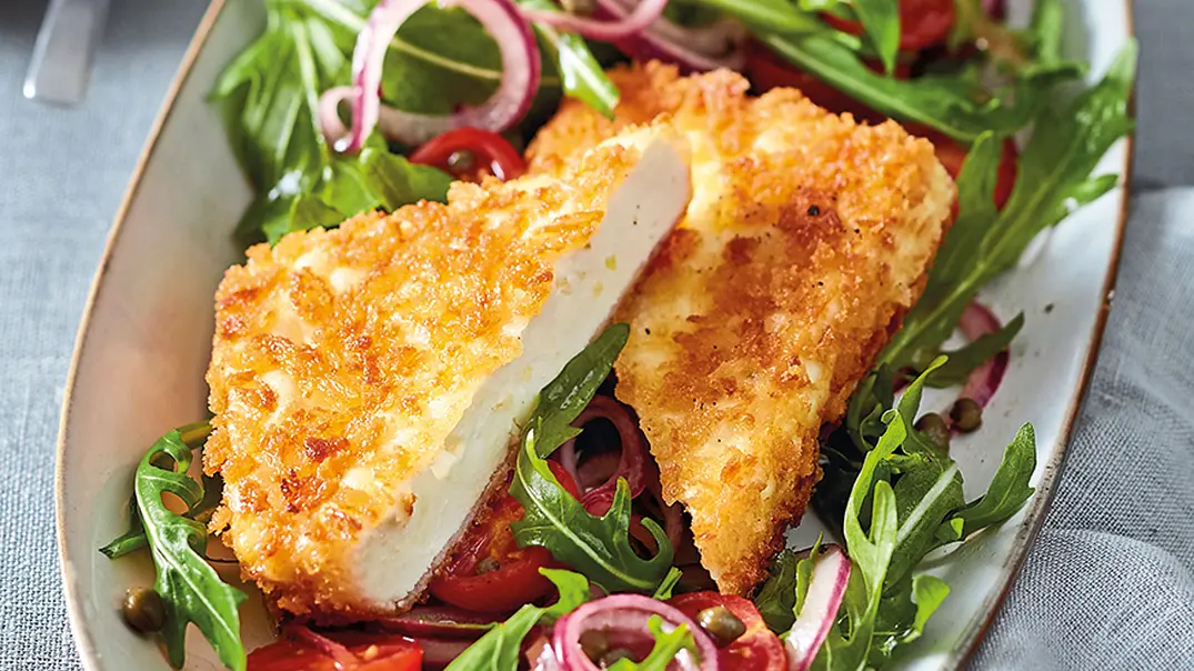 Gebackener Feta auf „Hab’s eilig“-Salat Rezept - Foto: LECKER @ Bauer Media Group Gebackener Feta auf „Hab’s eilig“-Salat Rezept - Foto: LECKER @ Bauer Media Group