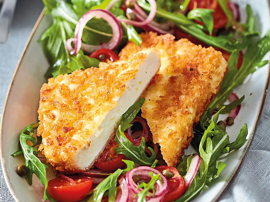 Gebackener Feta auf „Hab’s eilig“-Salat Rezept Gebackener Feta auf „Hab’s eilig“-Salat Rezept