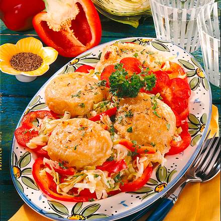 Gebackener Harzer auf Krautsalat Rezept Gebackener Harzer auf Krautsalat Rezept