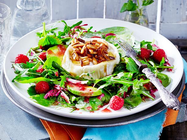 Gebackener Honigziegenkäse auf Salat Rezept Gebackener Honigziegenkäse auf Salat Rezept