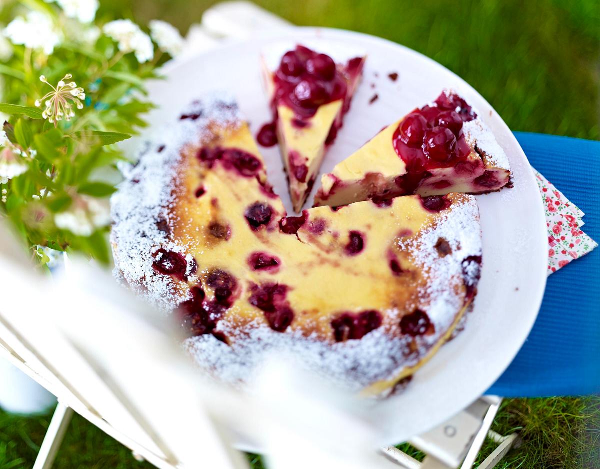 Gebackener Kirsch-Käsekuchen mit Cookie-Boden und Kirschkompott Rezept