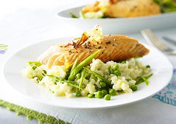 Gebackener Lachs mit Zuckerschoten-Risotto Rezept Gebackener Lachs mit Zuckerschoten-Risotto Rezept