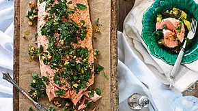 Gebackener Lachs zu Meerrettichrisotto und grünem Gemüse Rezept - Foto: LECKER @ Bauer Media Group Gebackener Lachs zu Meerrettichrisotto und grünem Gemüse Rezept - Foto: LECKER @ Bauer Media Group