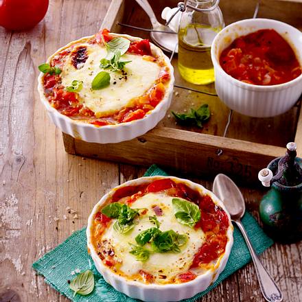 Gebackener Mozzarella mit Tomaten-Chutney Rezept Gebackener Mozzarella mit Tomaten-Chutney Rezept