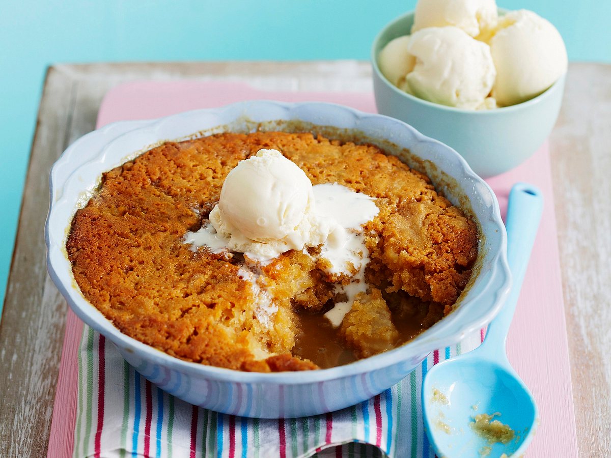 Gebackener Pudding mit Äpfeln und Karamellsoße Rezept