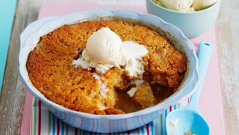 Gebackener Pudding mit Äpfeln und Karamellsoße Rezept - Foto: Image Professionals