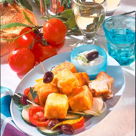 Gebackener Schafskäse mit Tsatsiki Rezept Gebackener Schafskäse mit Tsatsiki Rezept