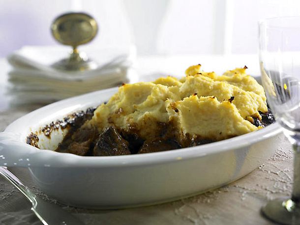 Gebackenes Pastinaken-Püree auf Lammgulasch Rezept Gebackenes Pastinaken-Püree auf Lammgulasch Rezept