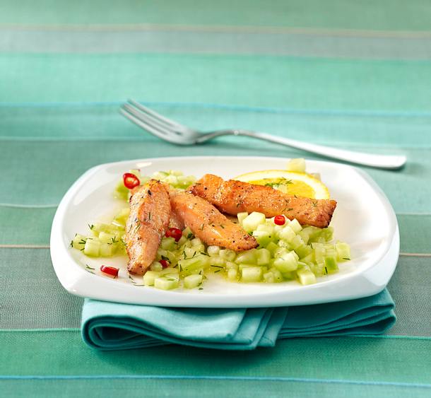 Gebeizte Lachsforelle mit Gurkensalat Rezept