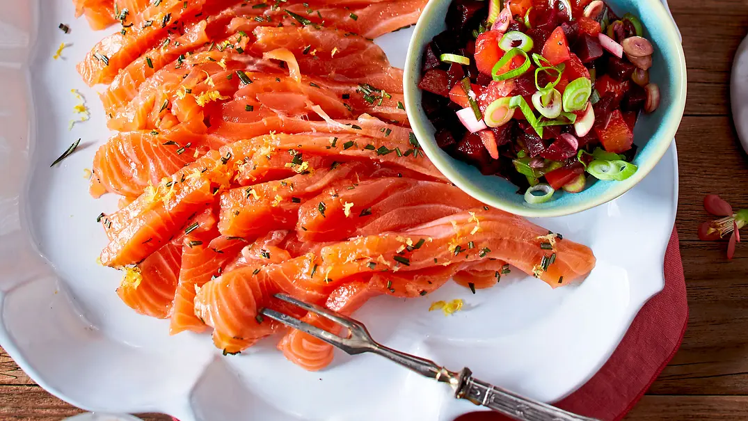 Gebeizter Rosmarinlachs Rezept - Foto: LECKER @ Bauer Media Group Gebeizter Rosmarinlachs Rezept - Foto: LECKER @ Bauer Media Group