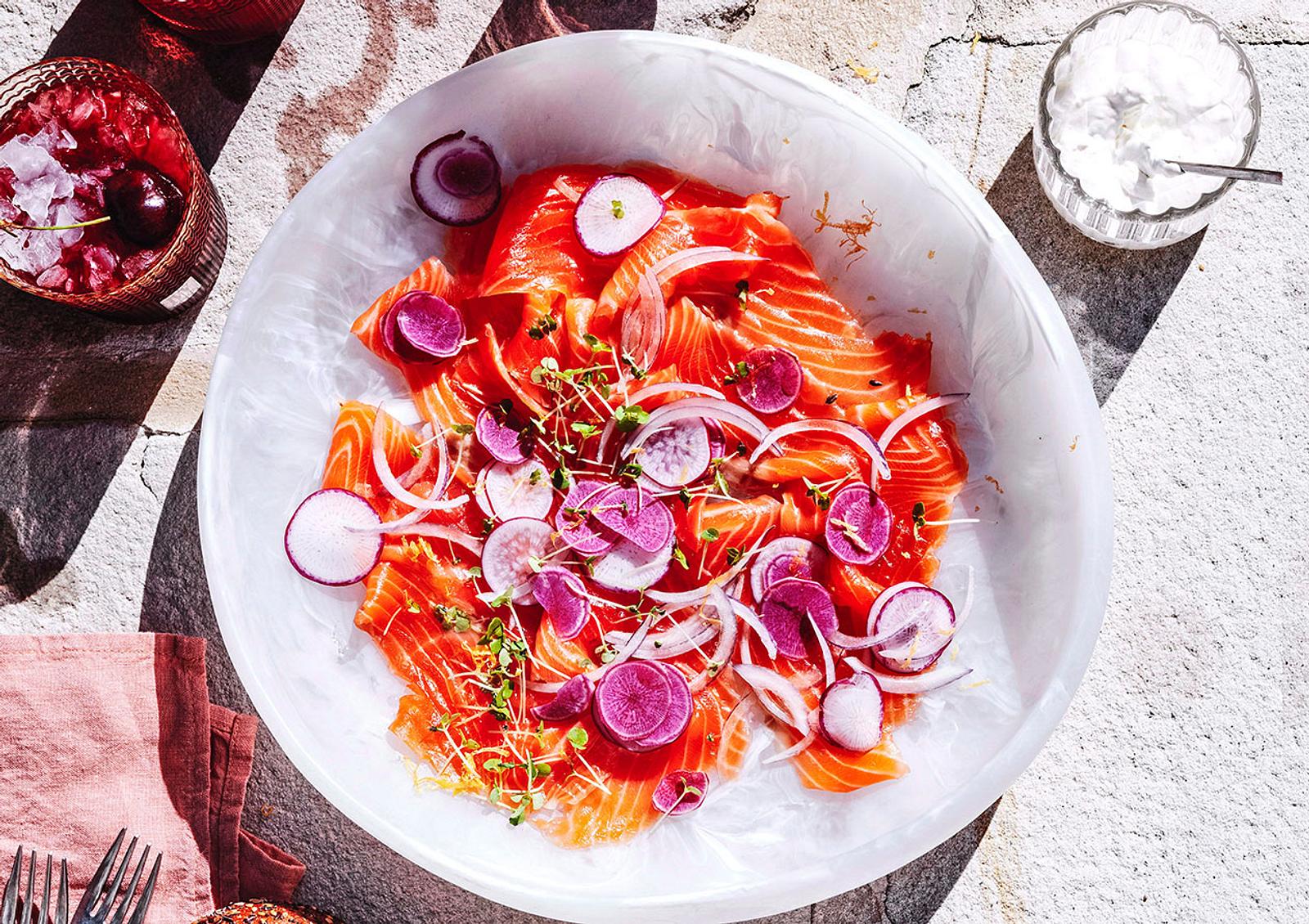 Gebeiztes Lachsfilet mit Limetten-Sprinkle Rezept | LECKER