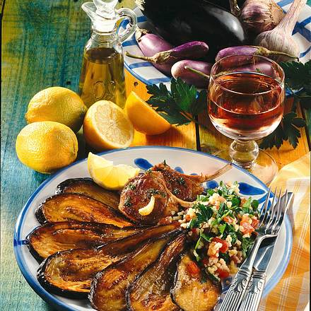 Gebratene Auberginen mit Petersiliensalat und Lamm Rezept Gebratene Auberginen mit Petersiliensalat und Lamm Rezept