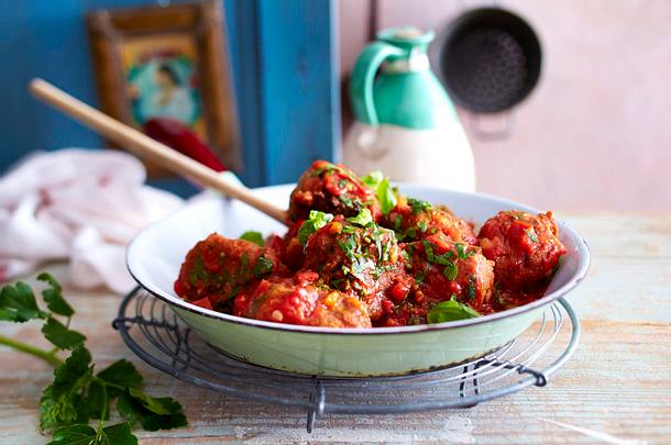 Gebratene Auberginenbällchen mit Tomatensoße Rezept Gebratene Auberginenbällchen mit Tomatensoße Rezept