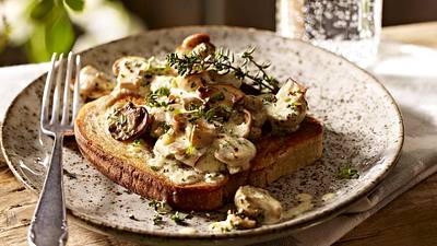 Gebratene Champignons mit Creme fraiche und Thymian Rezept - Foto: House of Food / Bauer Food Experts KG