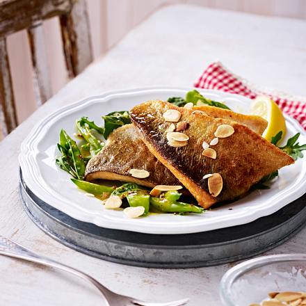 Gebratene Forelle auf Zuckerschoten-Bohnen-Salat Rezept Gebratene Forelle auf Zuckerschoten-Bohnen-Salat Rezept