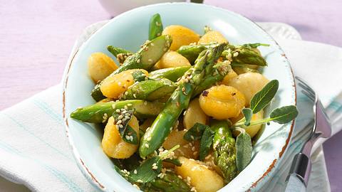 Gebratene Gnocchi und Spargel mit Butter und Salbei Rezept - Foto: Först, Thomas
