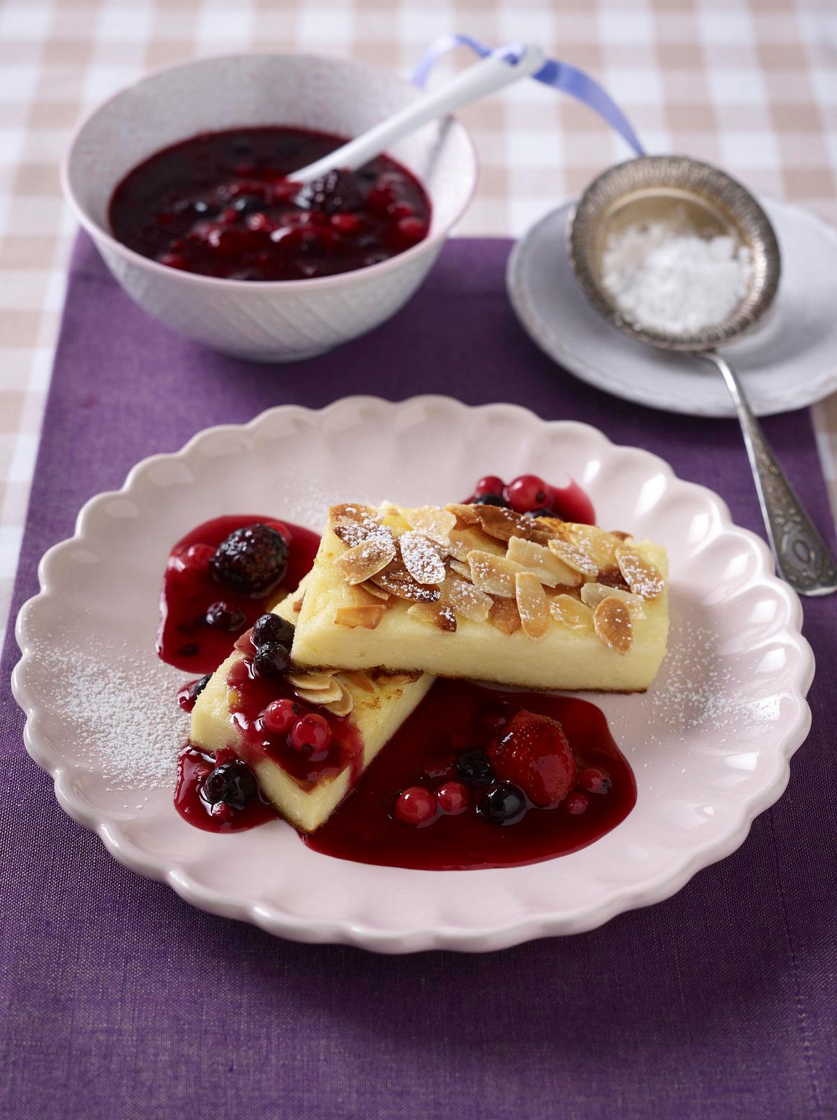 Gebratene Grieß-Schnitten mit Beeren-Grütze Rezept