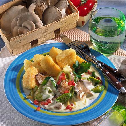 Gebratene Kartoffelknödel mit Porree-Pilzgemüse Rezept Gebratene Kartoffelknödel mit Porree-Pilzgemüse Rezept