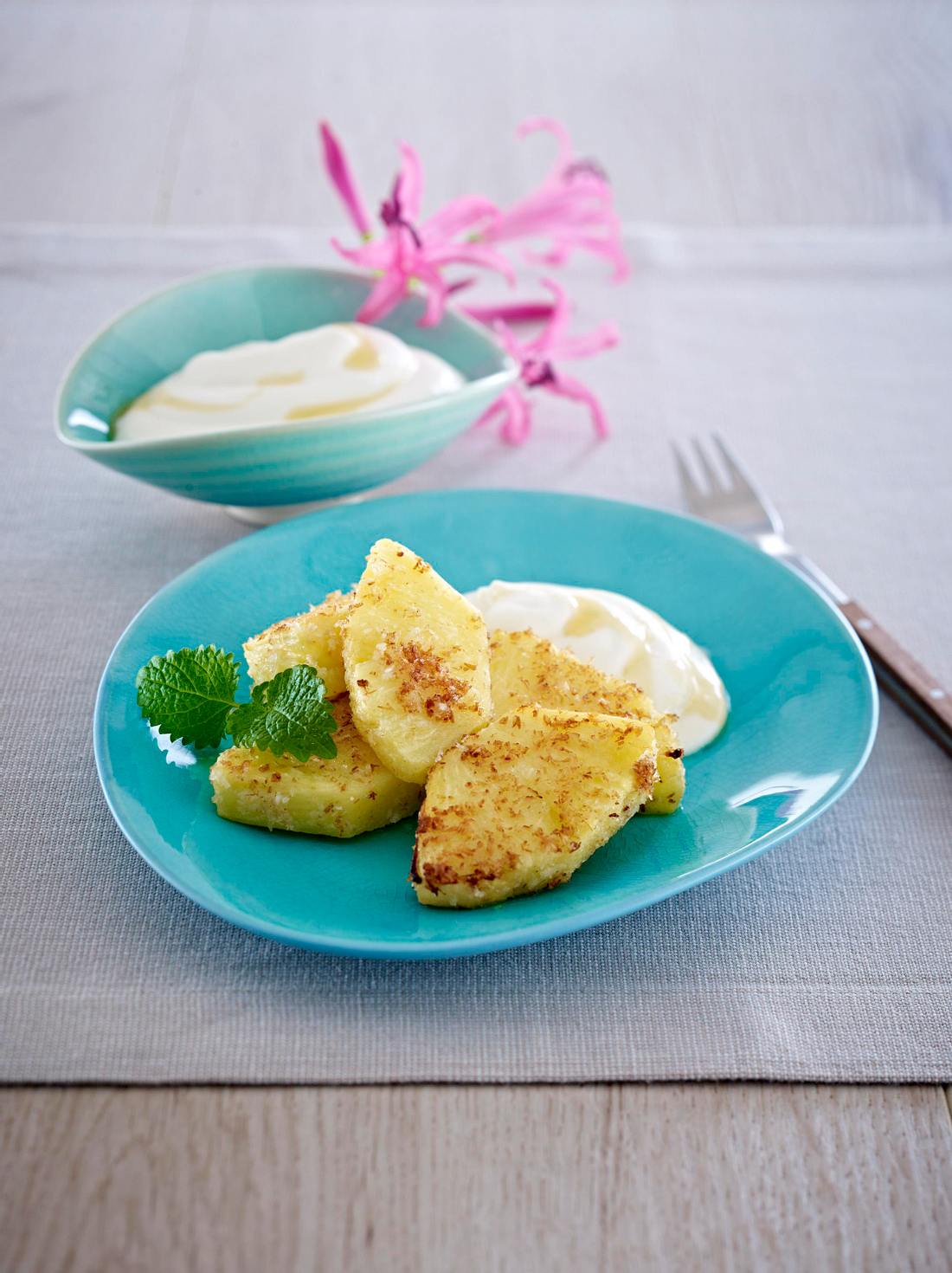 Gebratene Kokos-Ananas mit Honigsahne Rezept | LECKER