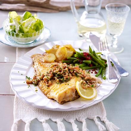 Gebratene Kutterscholle mit Speckbohnen und Krabben Rezept Gebratene Kutterscholle mit Speckbohnen und Krabben Rezept
