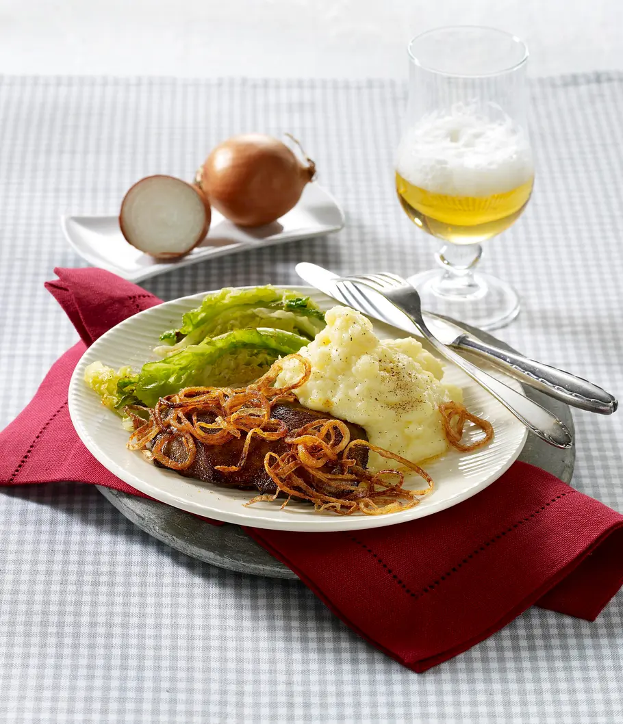 Gebratene Leber mit Püree und Schmorwirsing Rezept Gebratene Leber mit Püree und Schmorwirsing Rezept