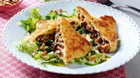 Gebratene Pilz-Maultaschen zu Blattsalat Rezept - Foto: House of Food / Bauer Food Experts KG
