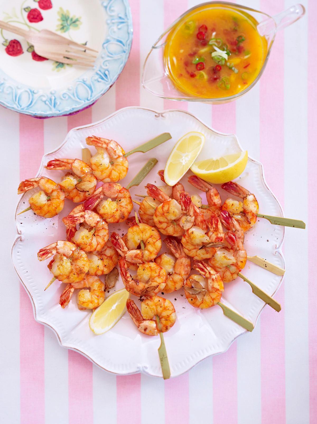 Gebratene Scampi-Spieße mit Mango-Chili-Soße Rezept