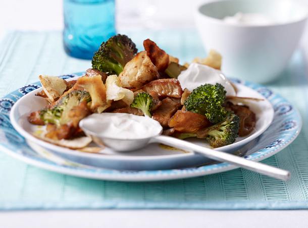 Gebratene Schnitzelstreifen und Fladenbrot mit Joghurtsoße Rezept