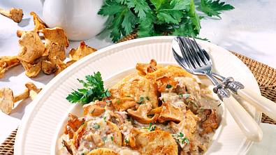 Gebratene Semmelknödel mit Pfifferlingsrahm Rezept - Foto: LECKER @ Bauer Media Group