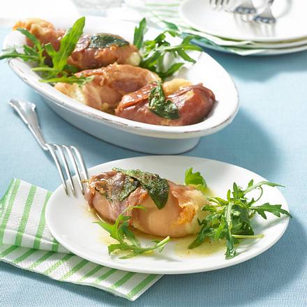Gebratener Büffelmozzarella im Parmamantel zu Rucola-Salat Rezept Gebratener Büffelmozzarella im Parmamantel zu Rucola-Salat Rezept