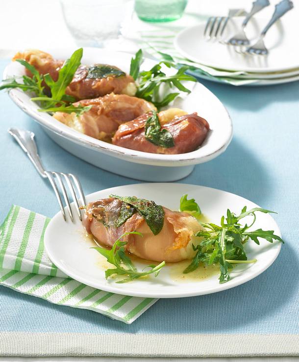 Gebratener Büffelmozzarella im Parmamantel zu Rucola-Salat Rezept Gebratener Büffelmozzarella im Parmamantel zu Rucola-Salat Rezept