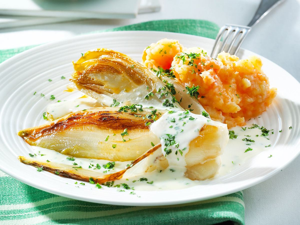 Gebratener Chicorée mit Kartoffel-Möhren-Püree Rezept