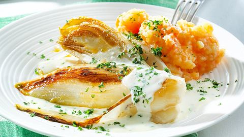 Gebratener Chicorée mit Kartoffel-Möhren-Püree Rezept - Foto: House of Food / Bauer Food Experts KG