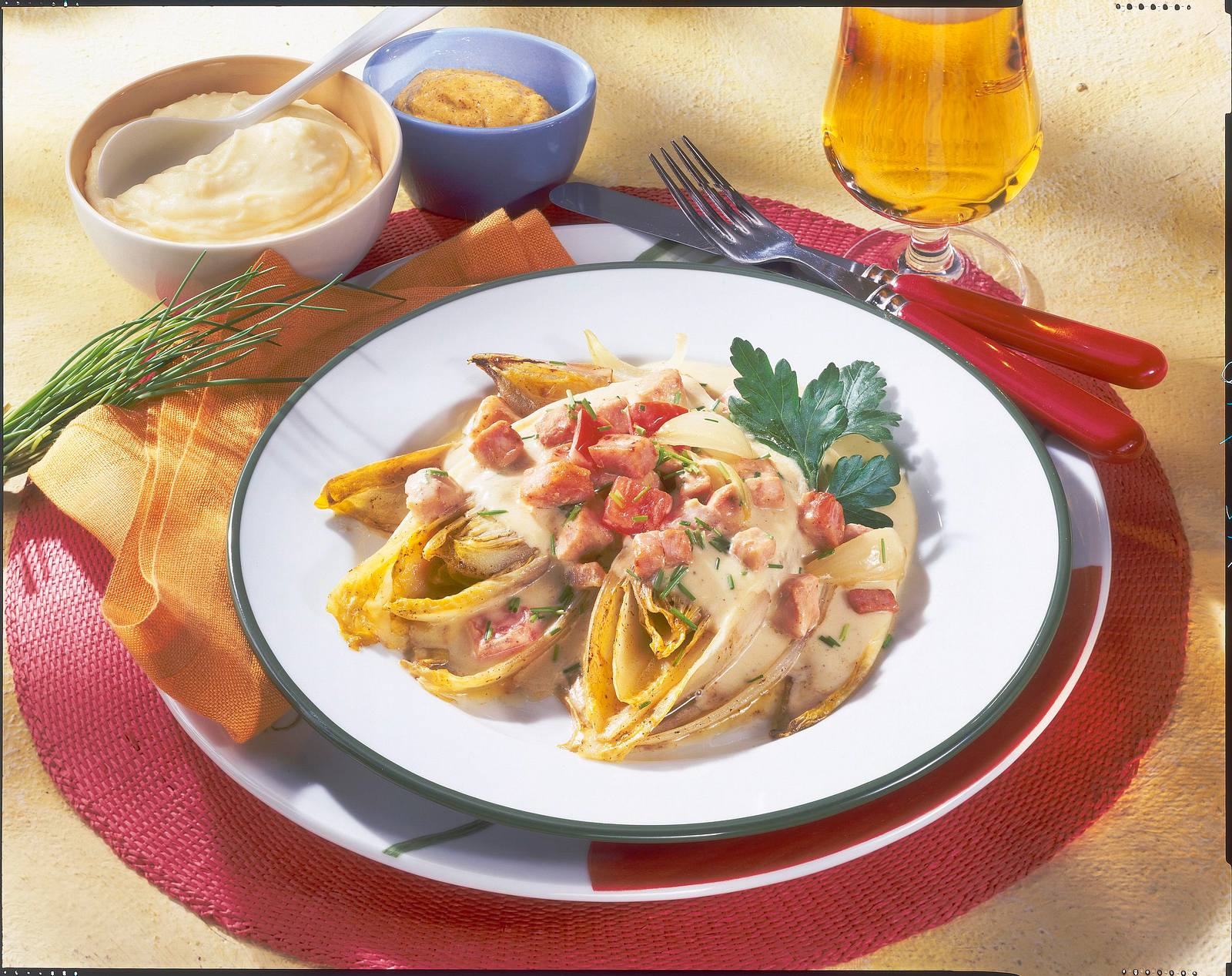 Gebratener Chicoree mit Kasseler-Senf-Rahm Rezept | LECKER