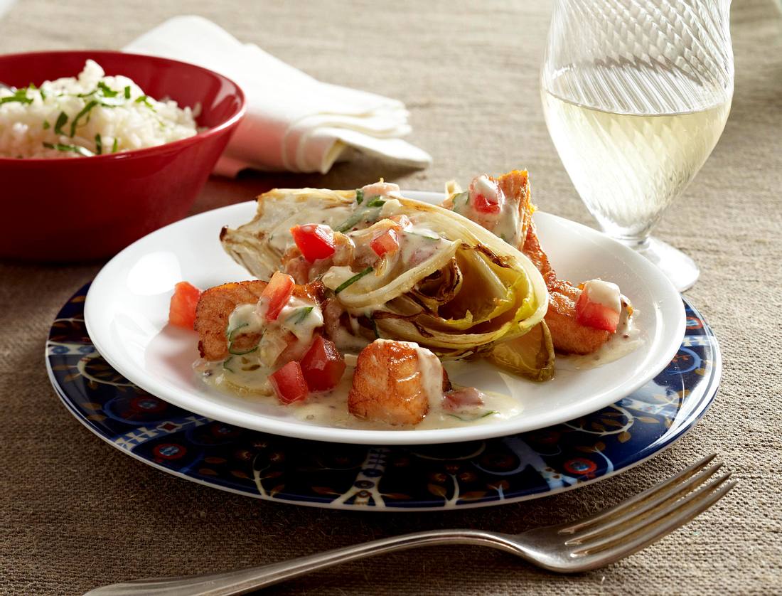 Gebratener Chicorée mit Lachs in Senfrahm Rezept | LECKER